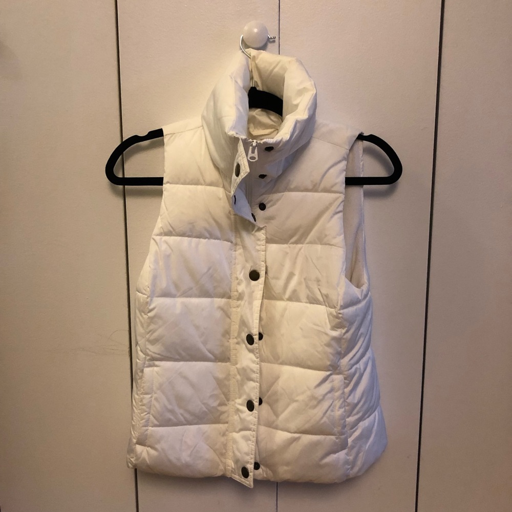 White Old Navy Puffer Vest